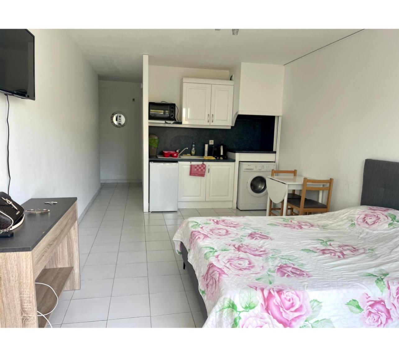 Superbe Appartement Avec Piscine Au Bord De La Mer Saint-Raphaël Extérieur photo
